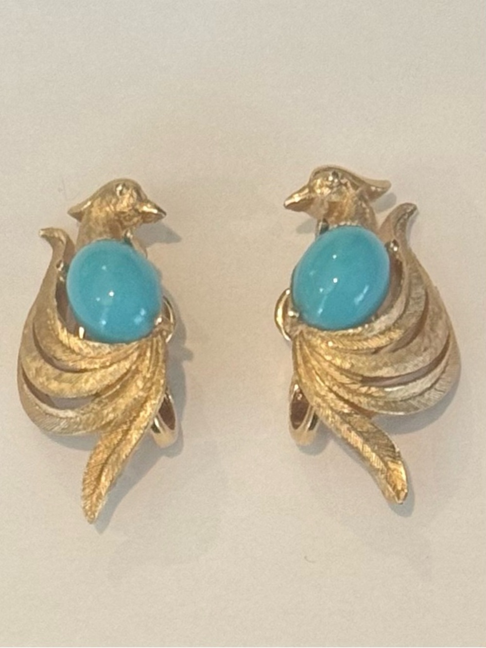 Vintage Avon Gold-Tone Bird Of Paradise Clip Drop Earrings W Turquoise Cabochon